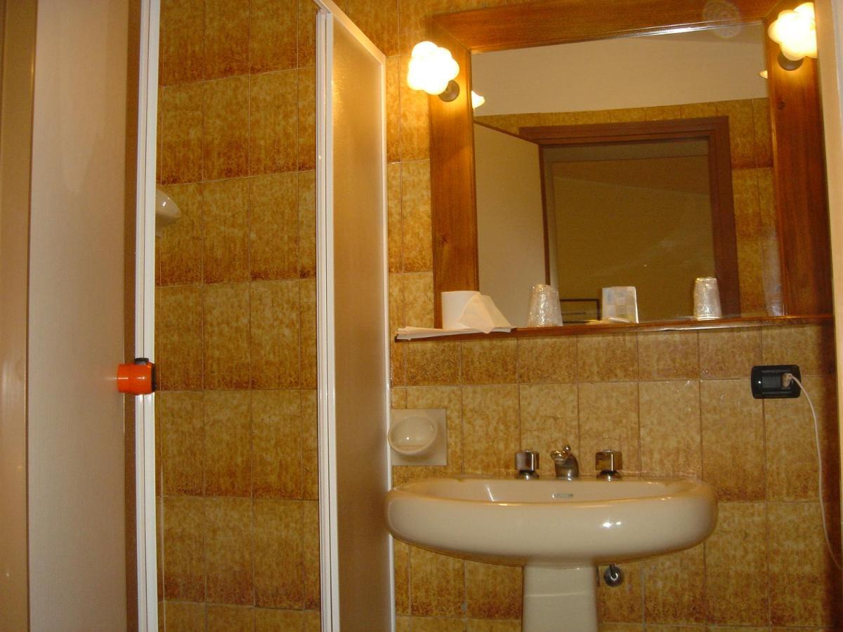 Malaspina Hotel & Resort Боса Экстерьер фото