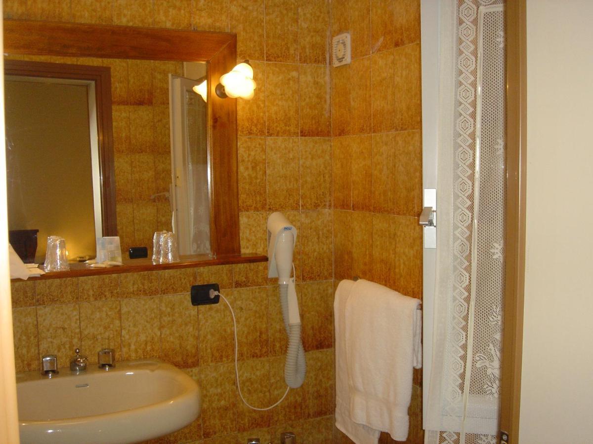 Malaspina Hotel & Resort Боса Экстерьер фото