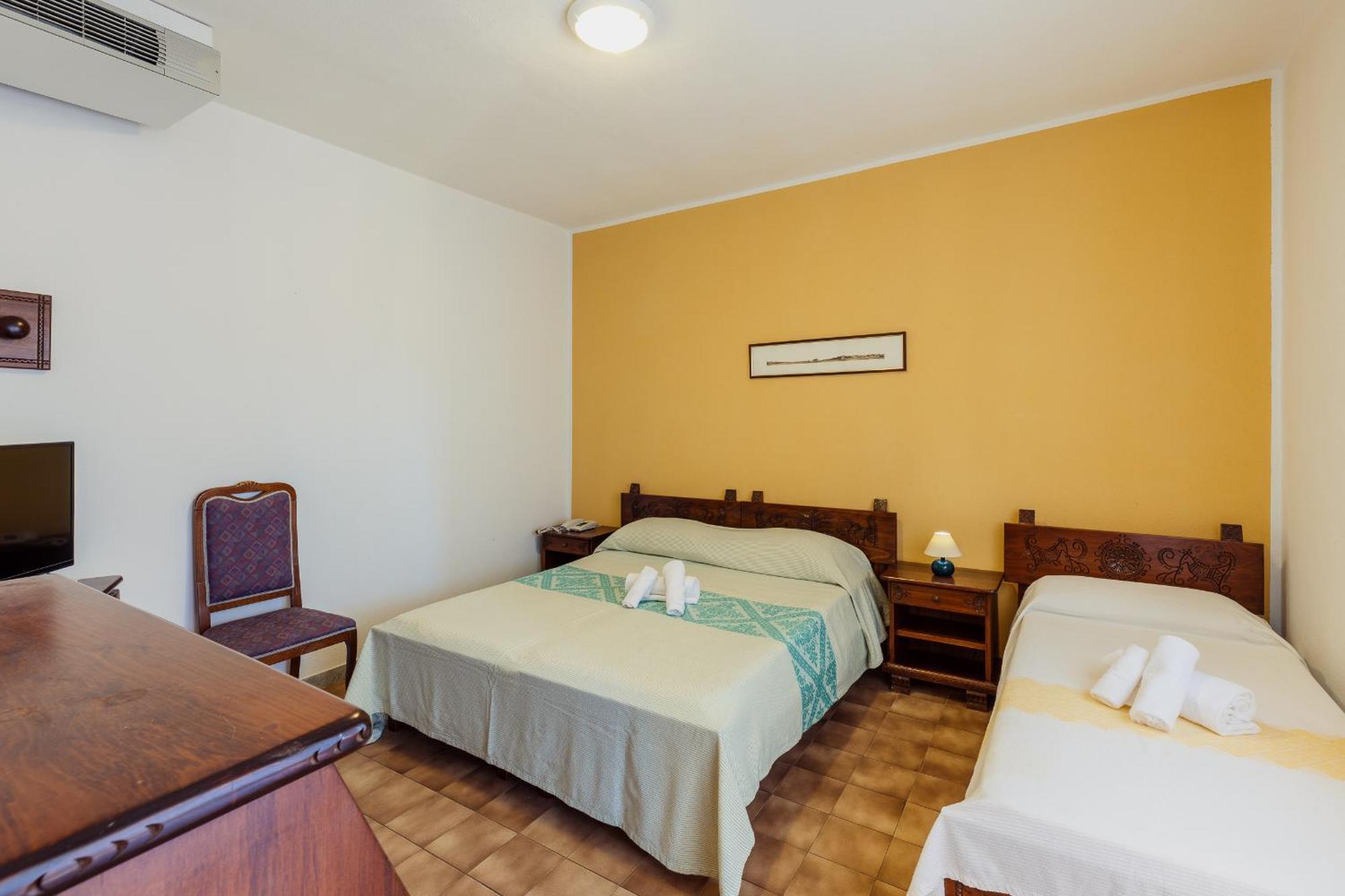 Malaspina Hotel & Resort Боса Экстерьер фото