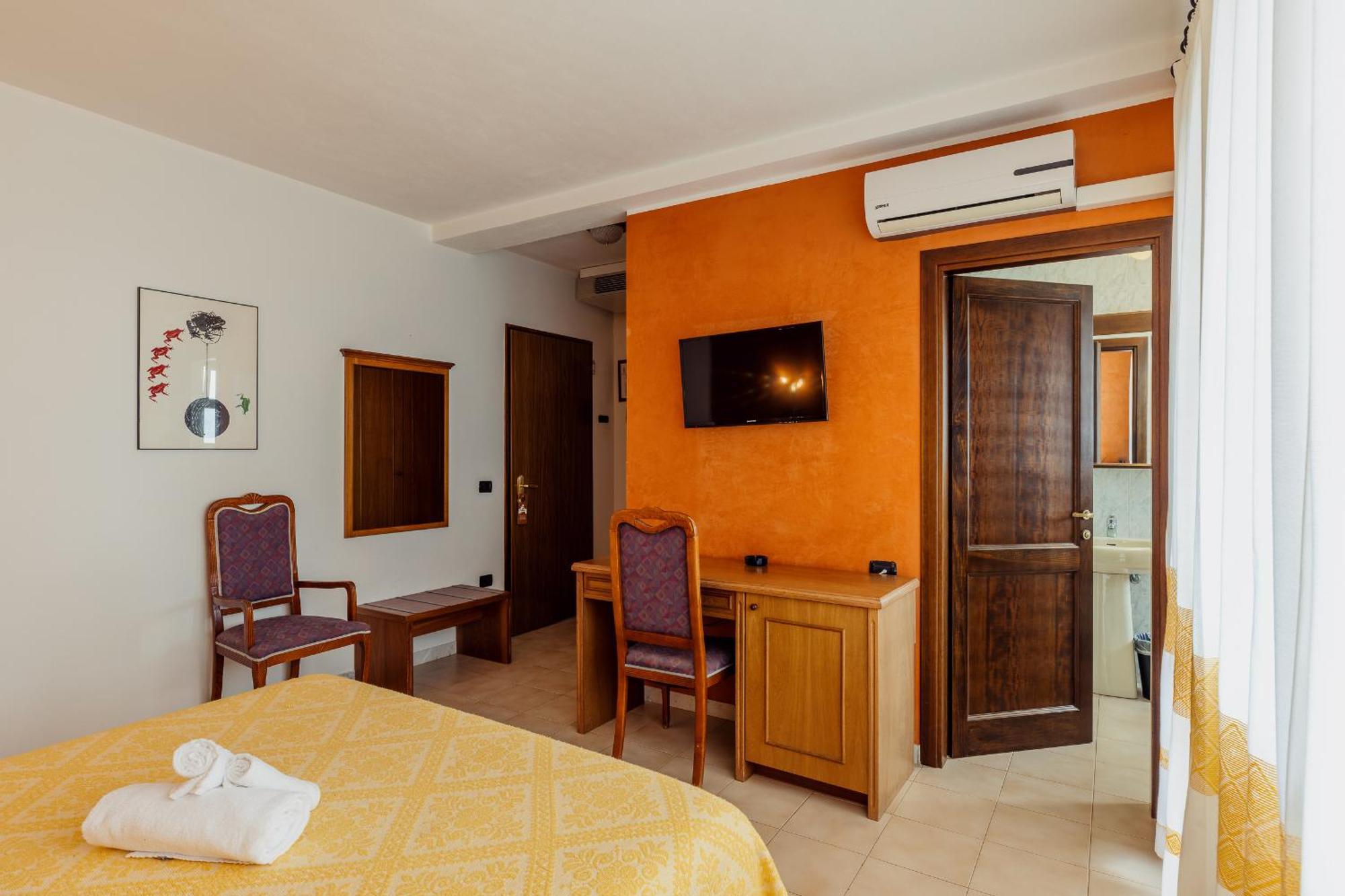 Malaspina Hotel & Resort Боса Экстерьер фото