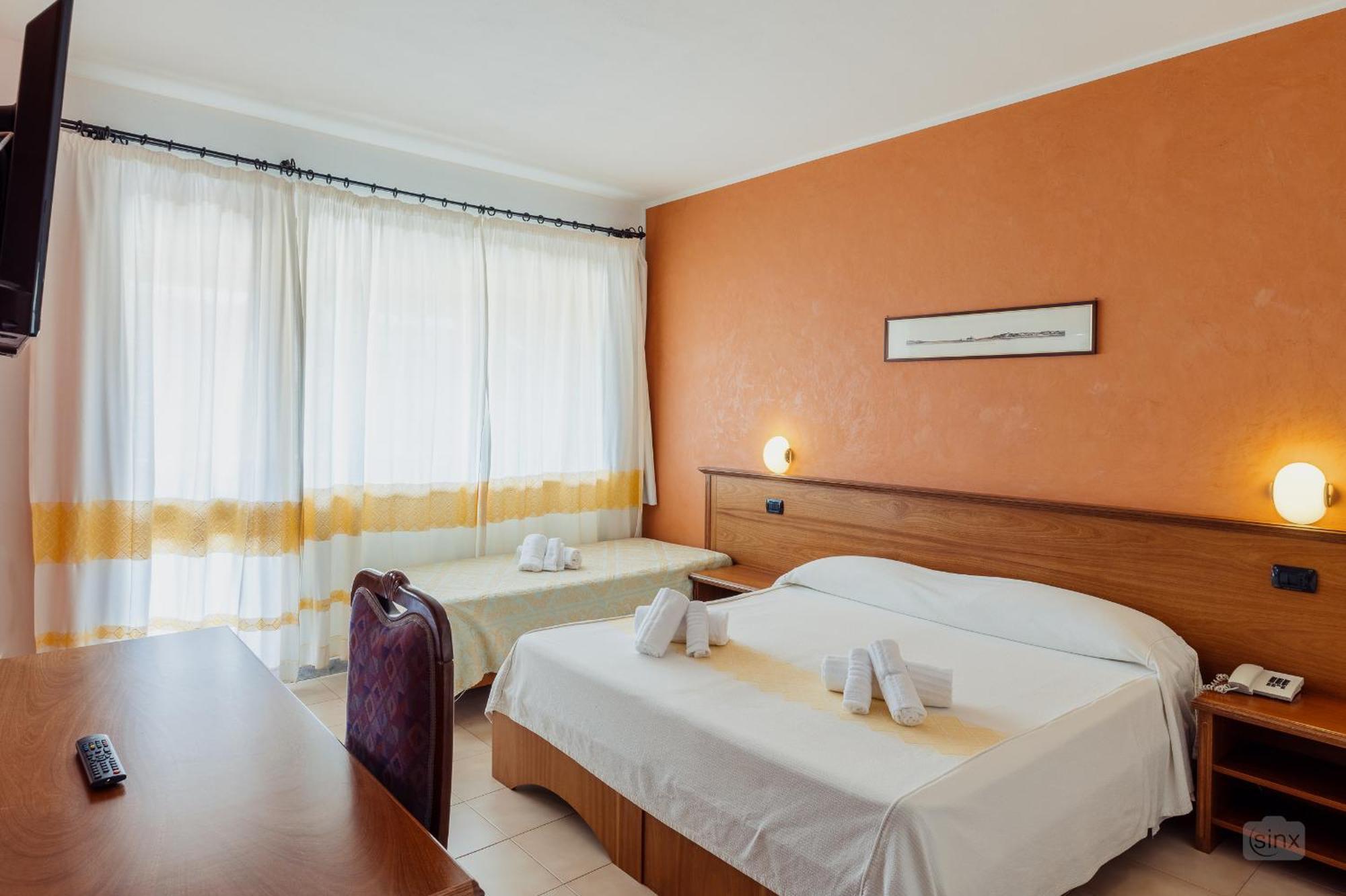 Malaspina Hotel & Resort Боса Экстерьер фото