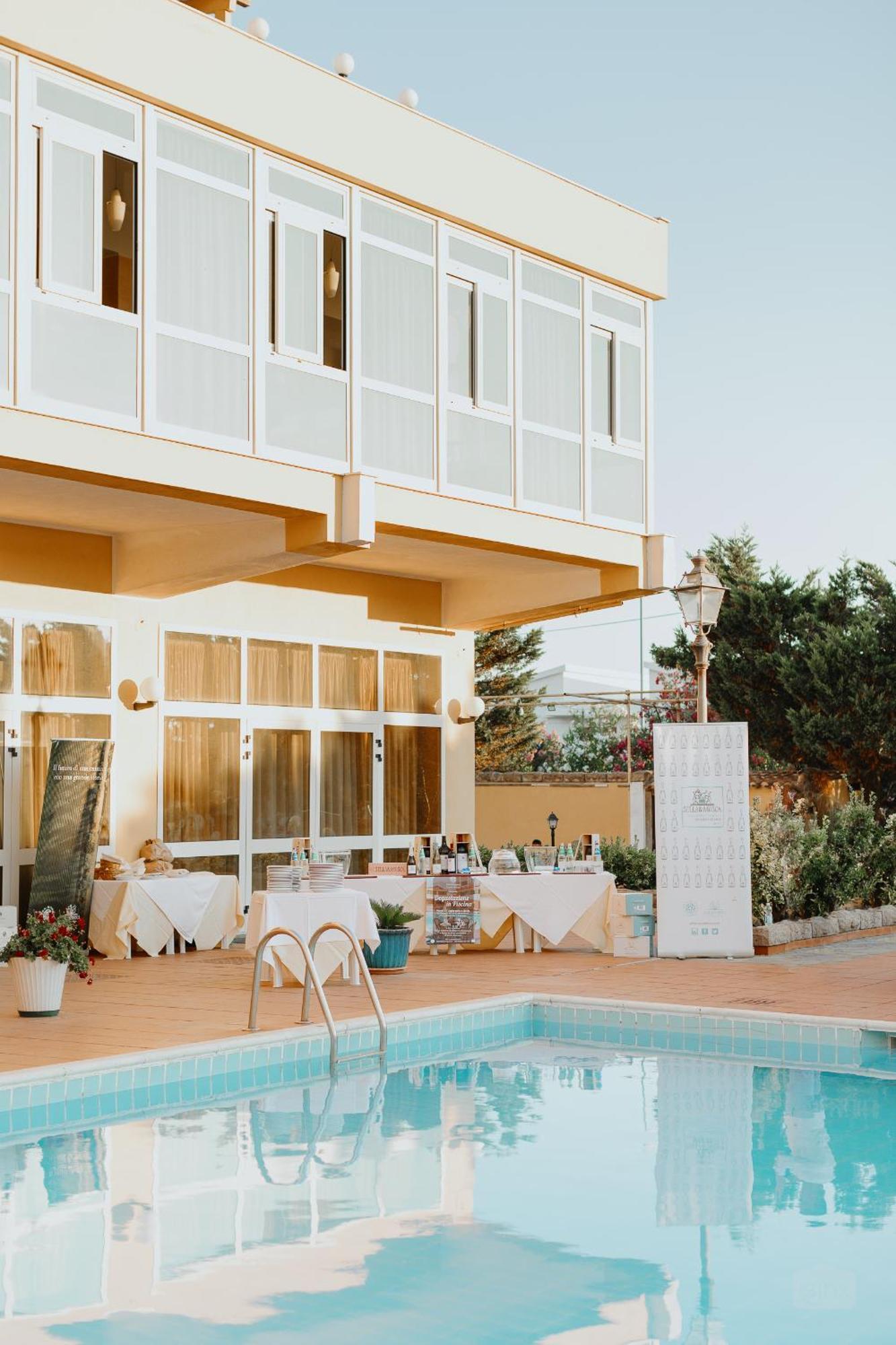 Malaspina Hotel & Resort Боса Экстерьер фото