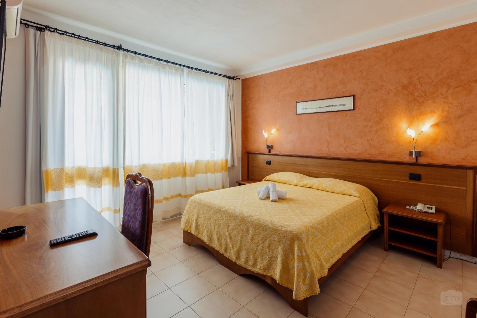 Malaspina Hotel & Resort Боса Экстерьер фото