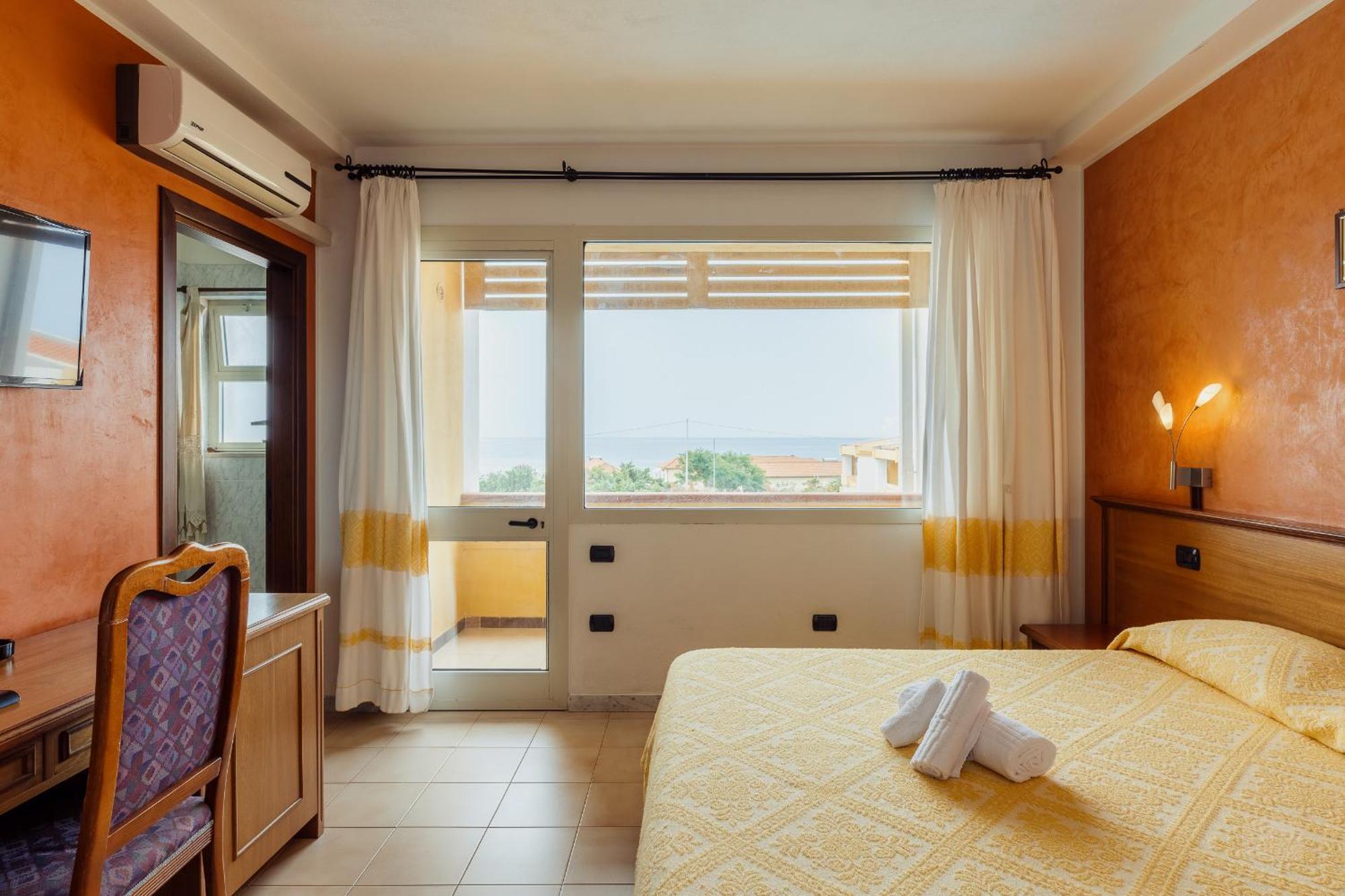 Malaspina Hotel & Resort Боса Экстерьер фото