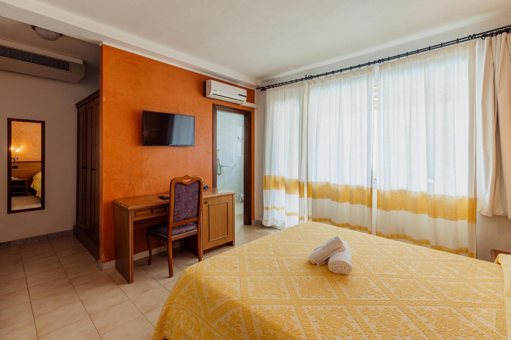 Malaspina Hotel & Resort Боса Экстерьер фото